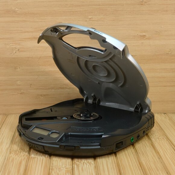 Kenwood DPC-X602 Portable CD Player, Extra Bass Boost, with Case, Silver - Picture 8 of 9